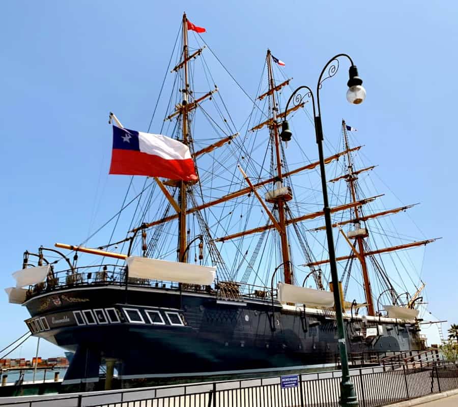 Atacama de carro - balneário de iquique e humberstone - Navio Corbeta Esmeralda