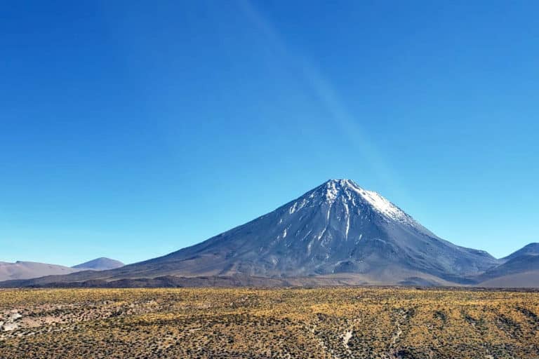 Atacama de carro: Desvende os Salares de Tara, Pujsa e Águas Calientes