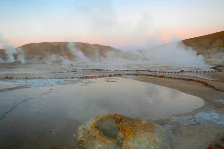 Leia mais sobre o artigo Atacama de carro: Veja os Gêiseres de Tatio e as Termas de Puritama