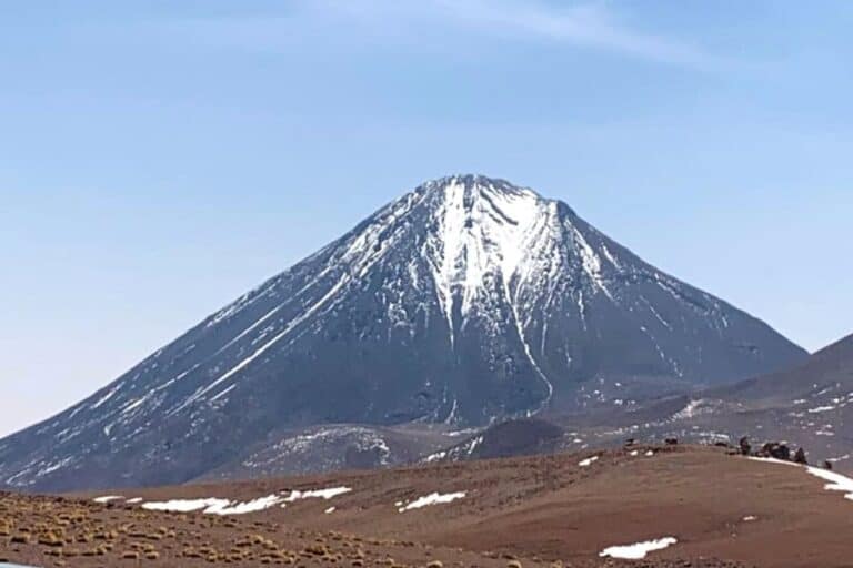 Atacama de carro: Desvende os Salares de Tara, Pujsa e Aguas Calientes